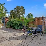 Heathrow Living St Annes Serviced House 5 Bedrooms 3 Bath By 360Stays