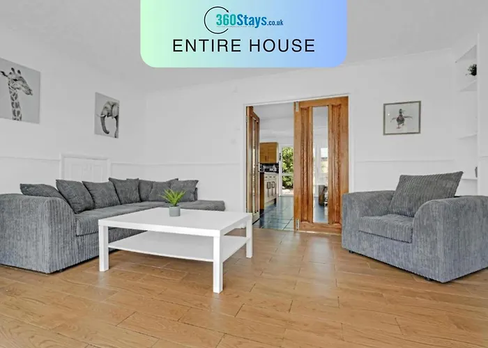 Heathrow Living St Annes Serviced House 5 Bedrooms 3 Bath By 360Stays