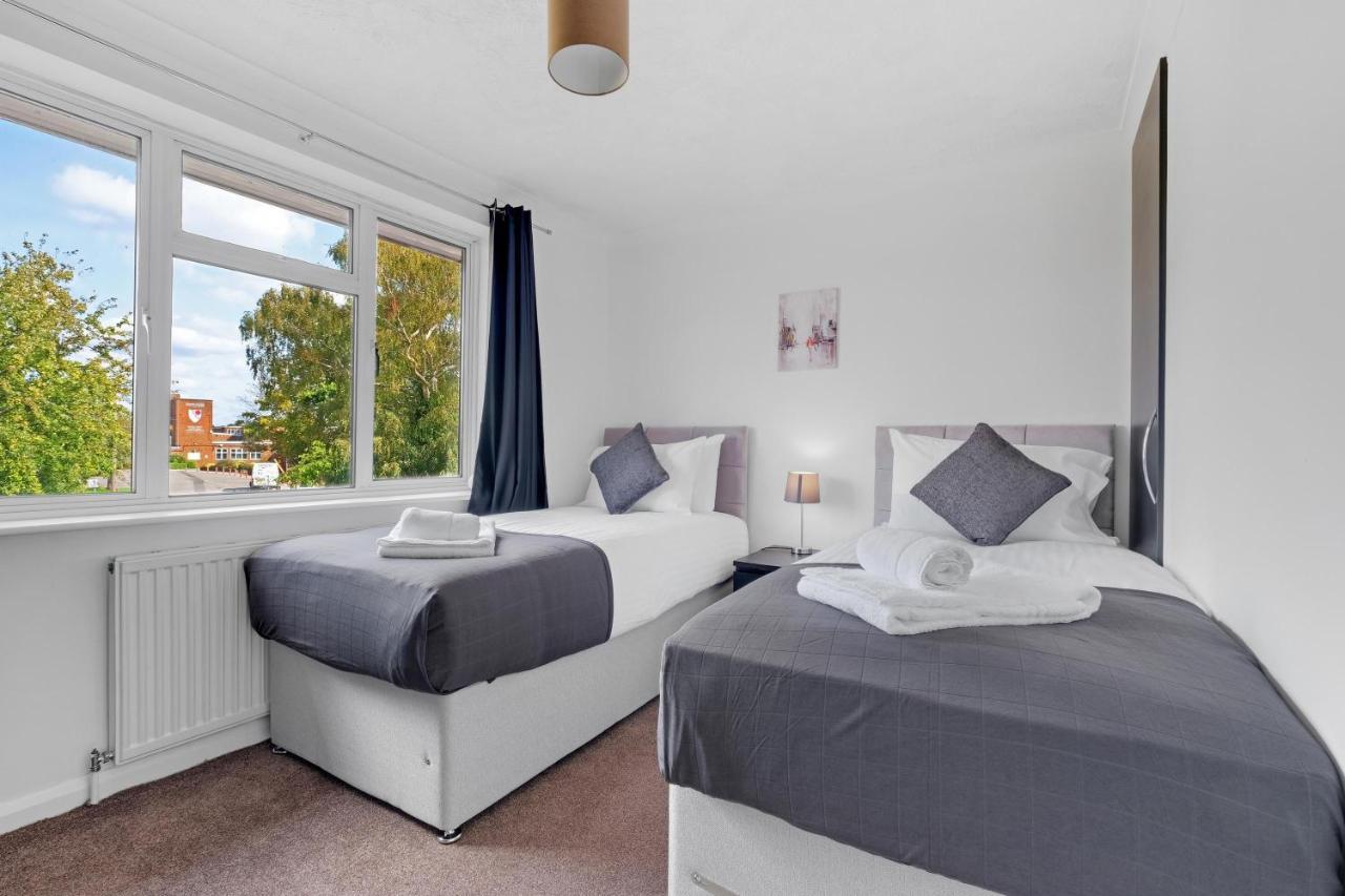Heathrow Living St Annes Serviced House 5 Bedrooms 3 Bath By 360stays Apartment