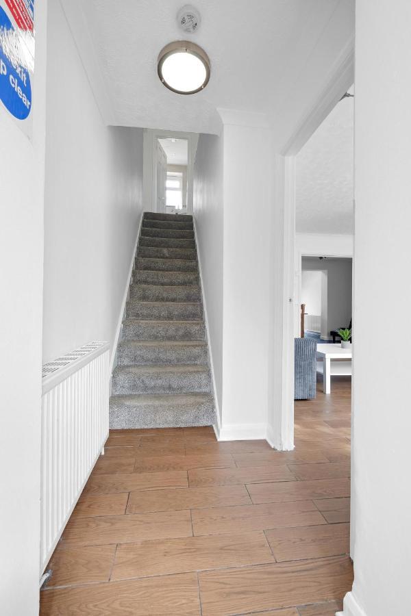 Heathrow Living St Annes Serviced House 5 Bedrooms 3 Bath By 360stays Apartment *